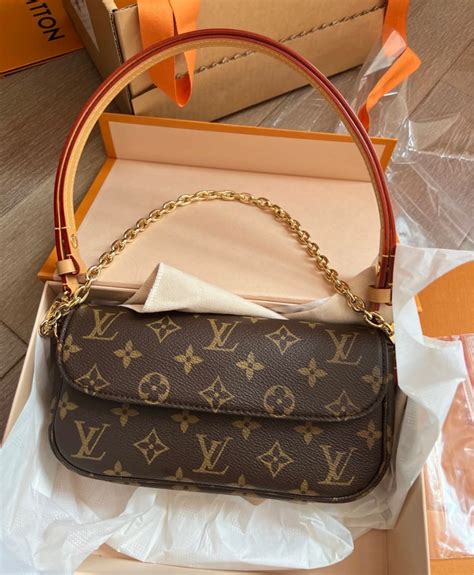 lv ivy woc|louis vuitton wallet with chain.